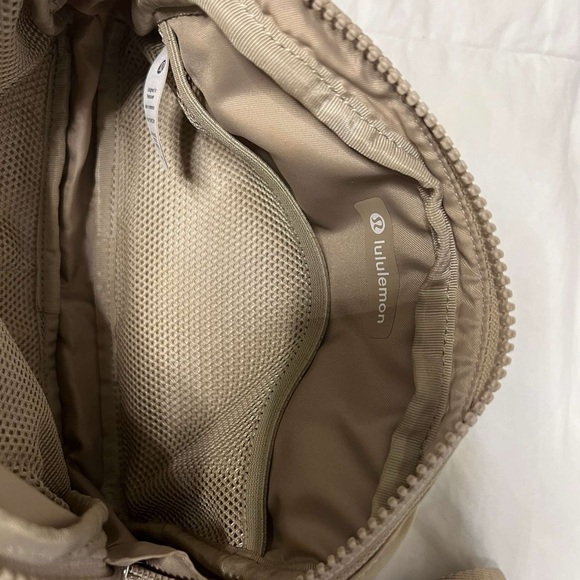 Lululemon belt bag - Picture 3 of 6